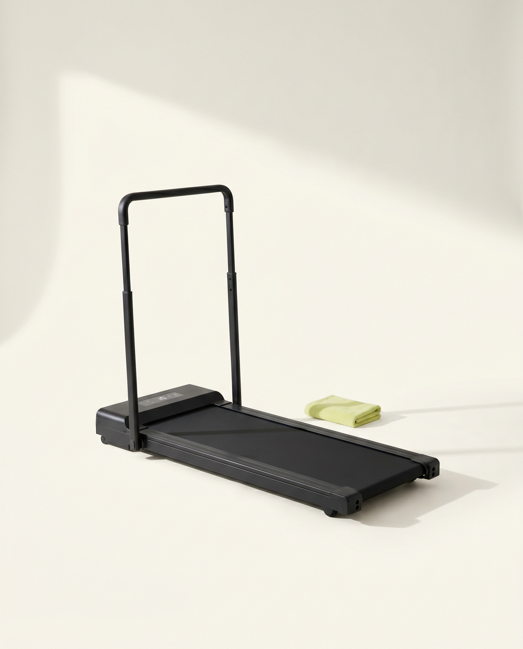 STRYDE Walking Pad Pro – mattschwarzes Walking Pad mit klappbarem Haltegriff