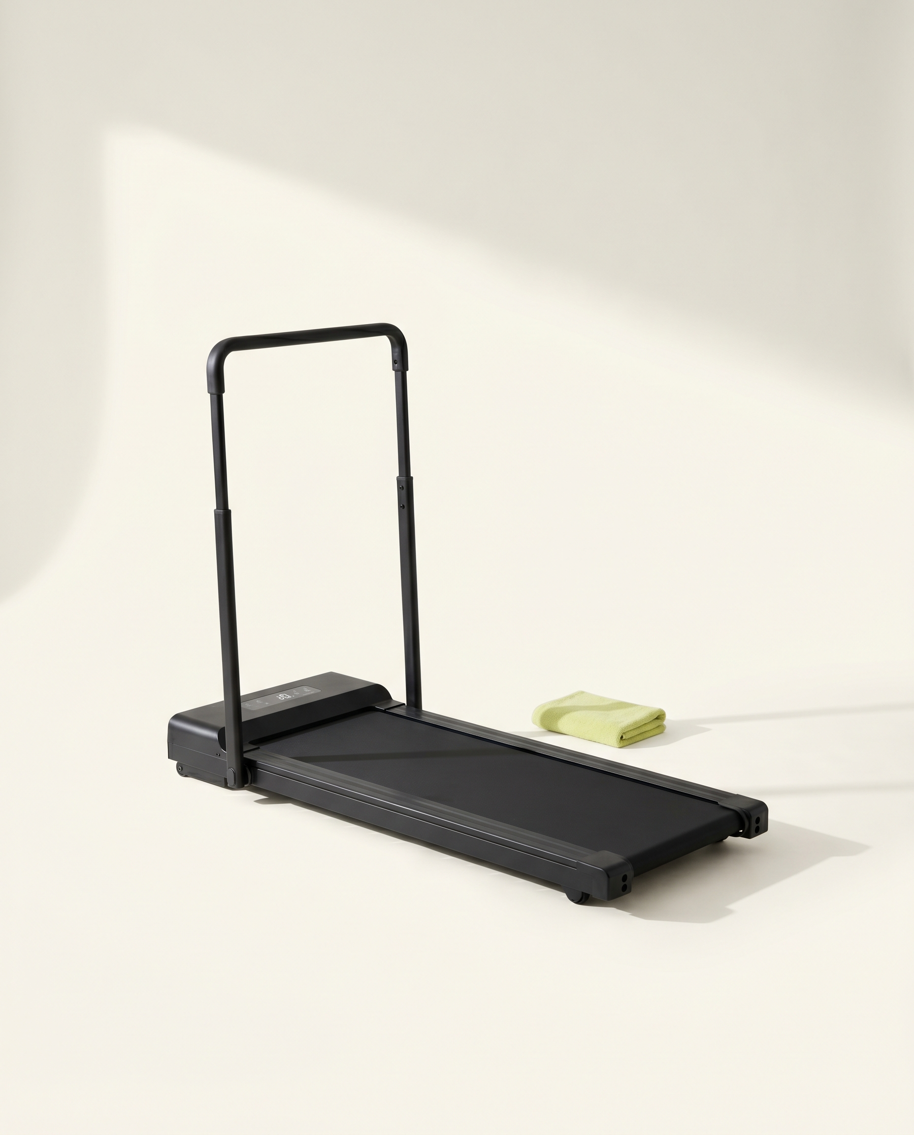 STRYDE Walking Pad Pro – mattschwarzes Walking Pad mit klappbarem Haltegriff